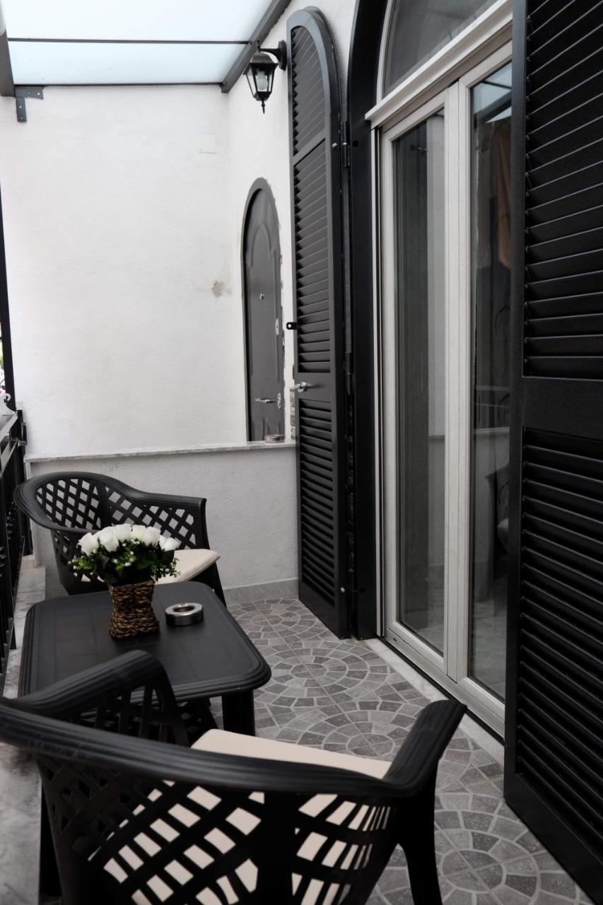 Casa Vacanze Sannazzaro 70 เนเปิลส์ ภายนอก รูปภาพ